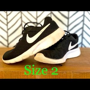 Black and white Nike barely used